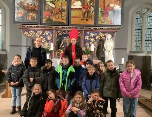 Nikolausführung durch die Friedhofskapelle